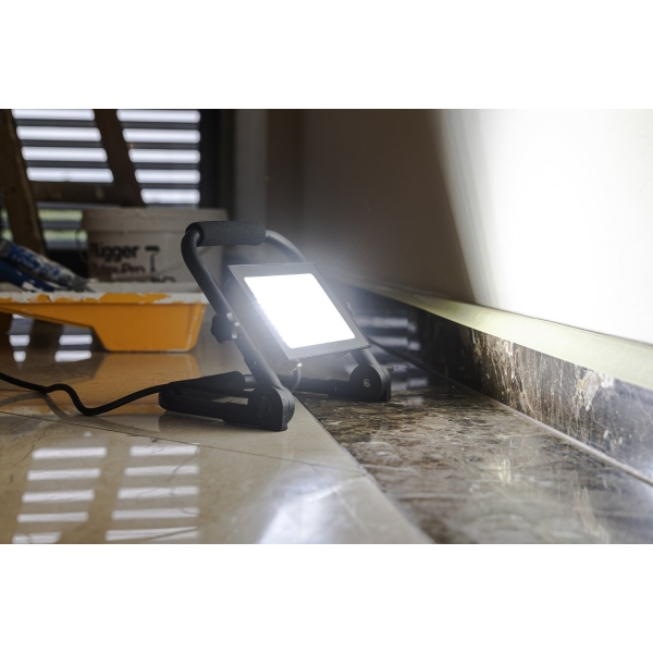 GTV Lighting - Projecteur portable NELI - LED - 30W - 2700lm - 6400K - AC220-240V - IP65 - câble de 1,5 m - Réf.: LD-NELI30WP-64