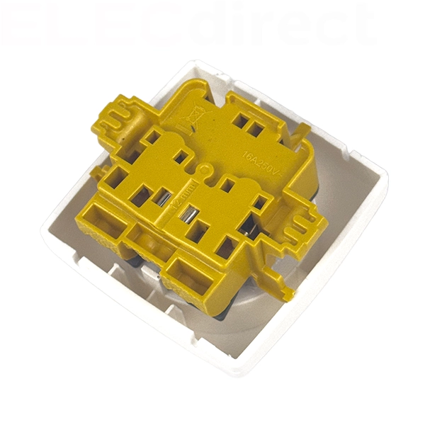 Legrand - Oteo - 3 Prises 2P+T 16A + Cadre saillie 3 postes - Blanc - Réf. : 086093+086127Lx3