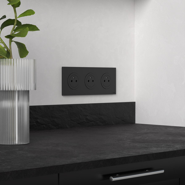 Schneider - Odace 2025 - Triple PC 2P+T affleurante - Précâblée - Noir onyx - Réf : S940072