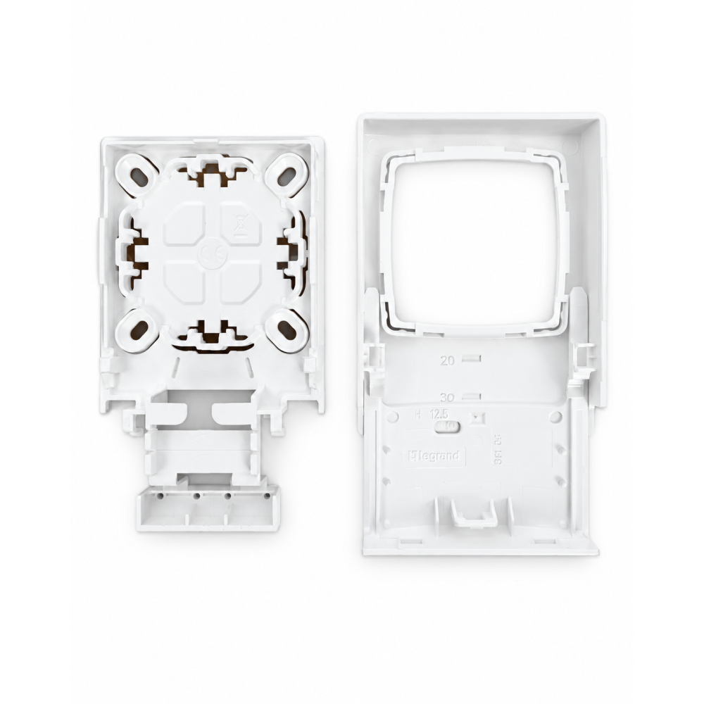 Legrand - Oteo - Cadre appareillage saillie 1 poste pose le long des moulures DLPlus épaisseur 12,5mm - Blanc - Ref : 031404L