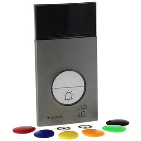 Legrand BTICINO - Kit portier vidéo couleur classe 100X connecté - Écran 5 pouces - Contrôle d'accès par badges et boucle inductive blanc - Réf : BT364614